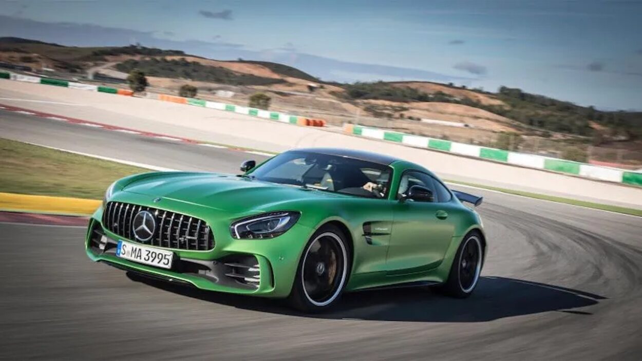 Frontale Mercedes-AMG GT-R